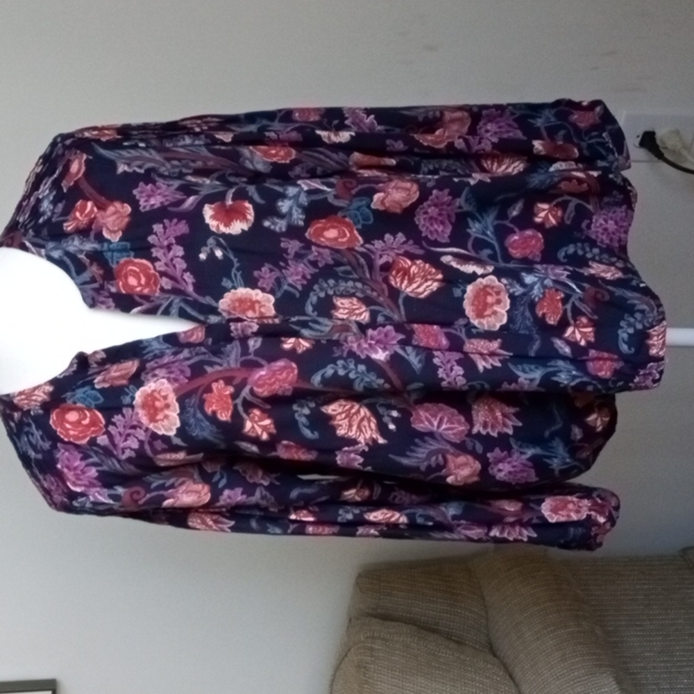 Lucky Brand Medium EUC, pleated shoulders, peasant-type blouse, Medium